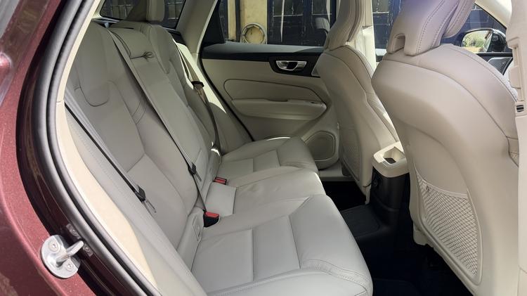 VOLVO XC60 ESTATE 2.0 T6 [350] PHEV Plus Dark 5dr AWD Geartronic